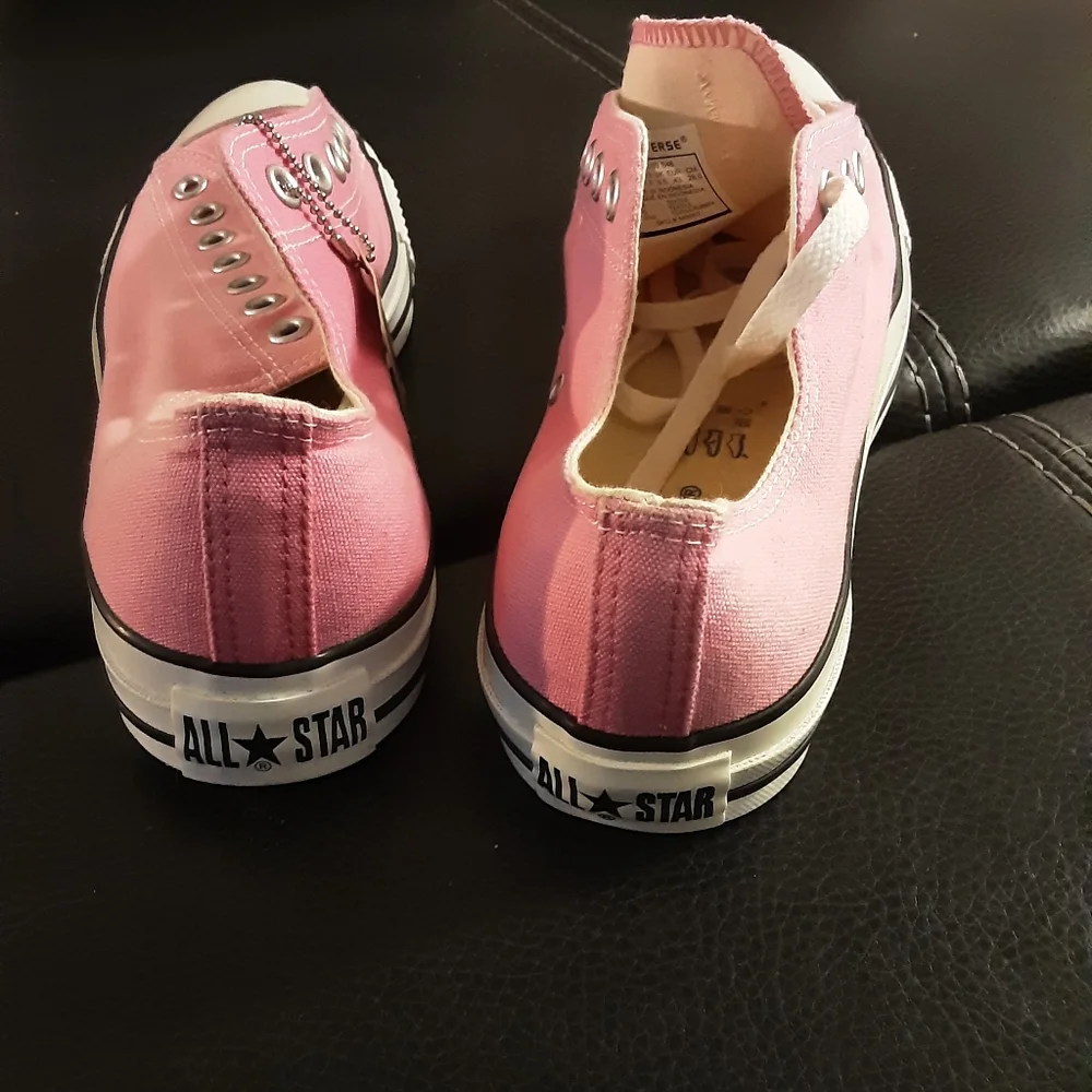 Pink Converse - Picture 4 of 7